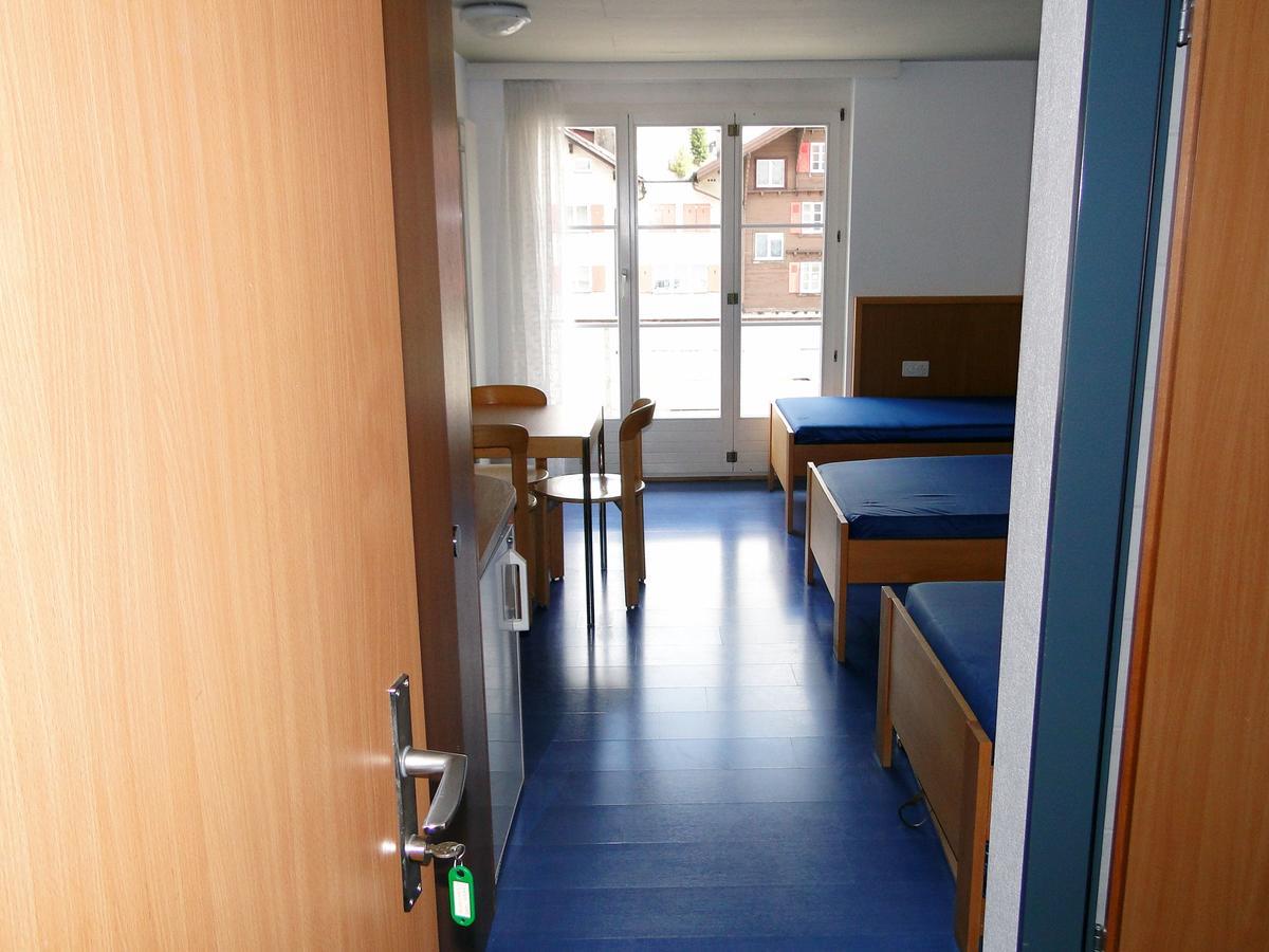 Casa Popolo Andermatt Hostel Buitenkant foto